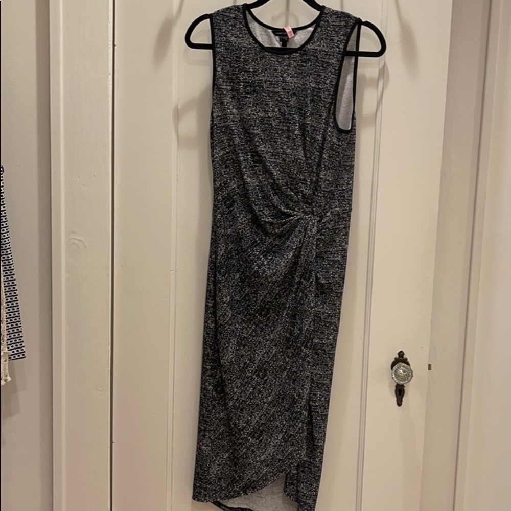 Maggy London black white sleeveless dress